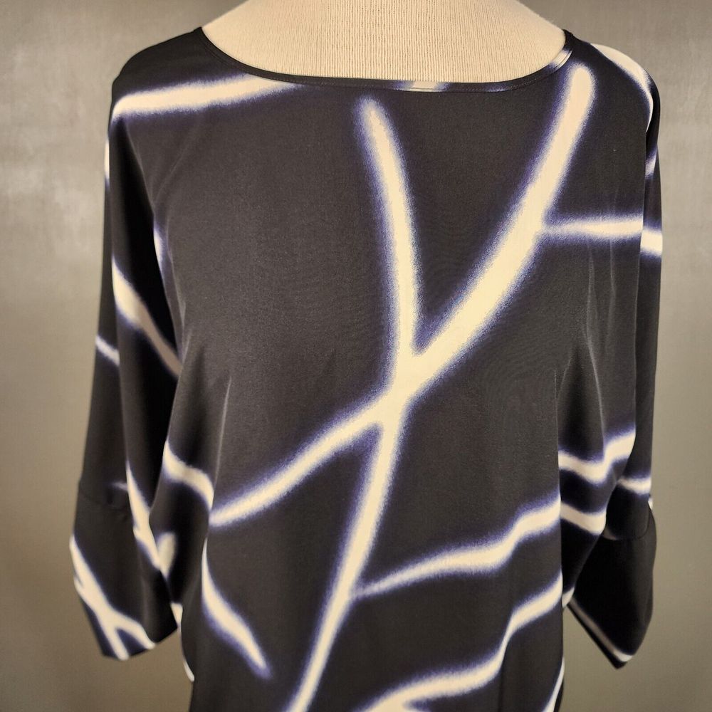 Chicos Women's Dolmen Top SZ 1 Tab Sleeve Geometric Print Popover Ruched Side - Picture 2 of 10